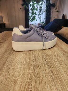 Skechers Plateau vegan chambray lace-up platform sneakers in a blue periwinkle